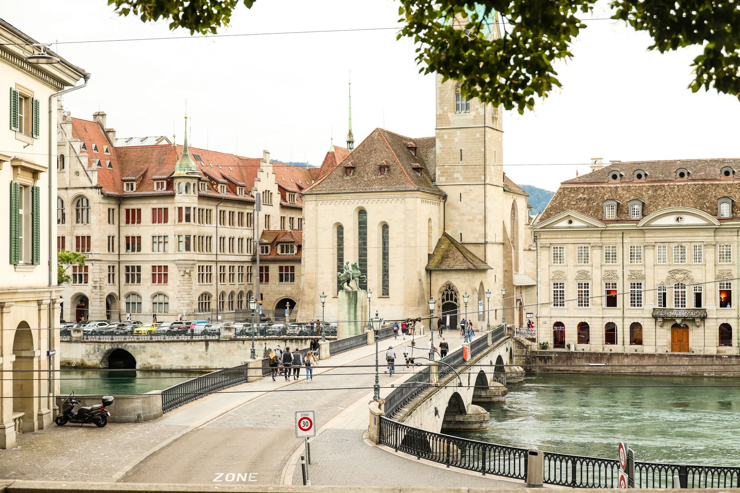 Business Travel Made Easy: Benefits of Business Limousine Zurich for Corporate Trips