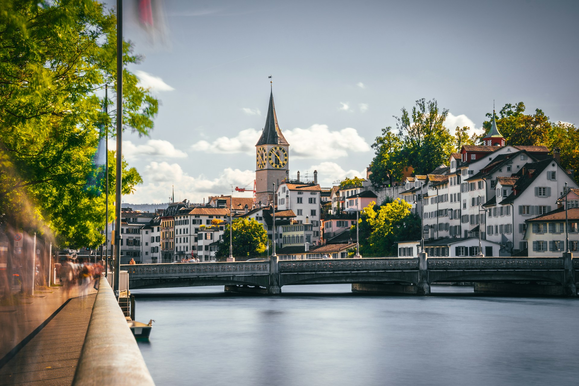 Zurich Airport Transfers: Private vs. Public - What's Best?